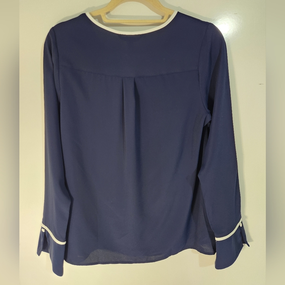 41 Hawthorn Navy Blouse with White Contrast Trim, NWT, Size MED - Picture 6 of 8